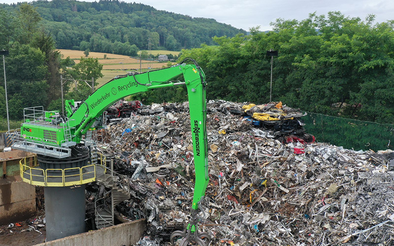 Wiederkehr-Recycling-News-Turmbagger_DJI_0545r.jpg